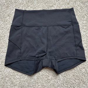 Lululemon In Movement Short *Everlux 2.5"